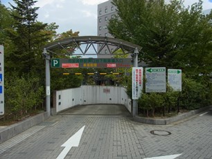長野駅東口地下駐車場入り口