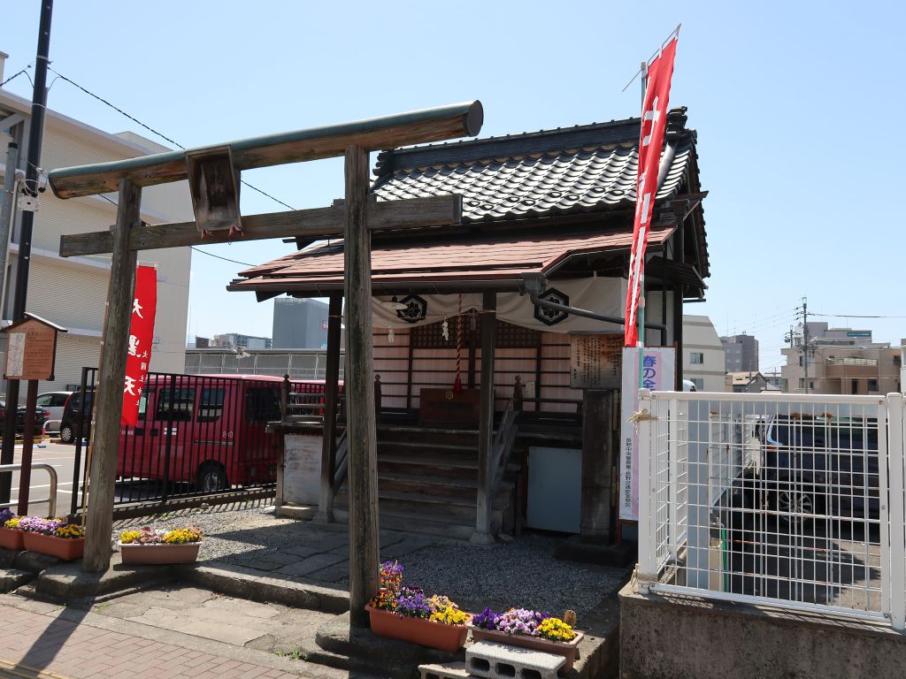 長野中央郵便局隣の大國主神社